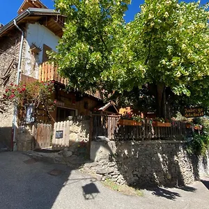 De La Foret Auris